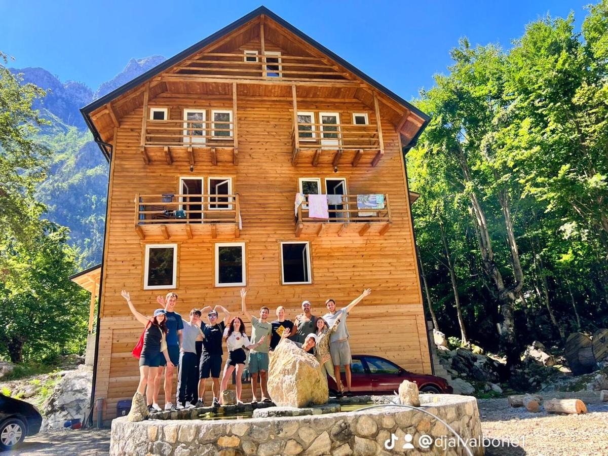 Adenisi Guesthouse Tropoje Luaran gambar